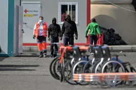 Llegada de migrantes al puerto de La Restinga, en El Hierro.