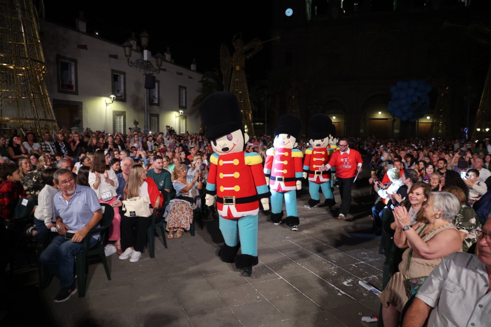 Luces, magia y música en el encendido navideño de la capital