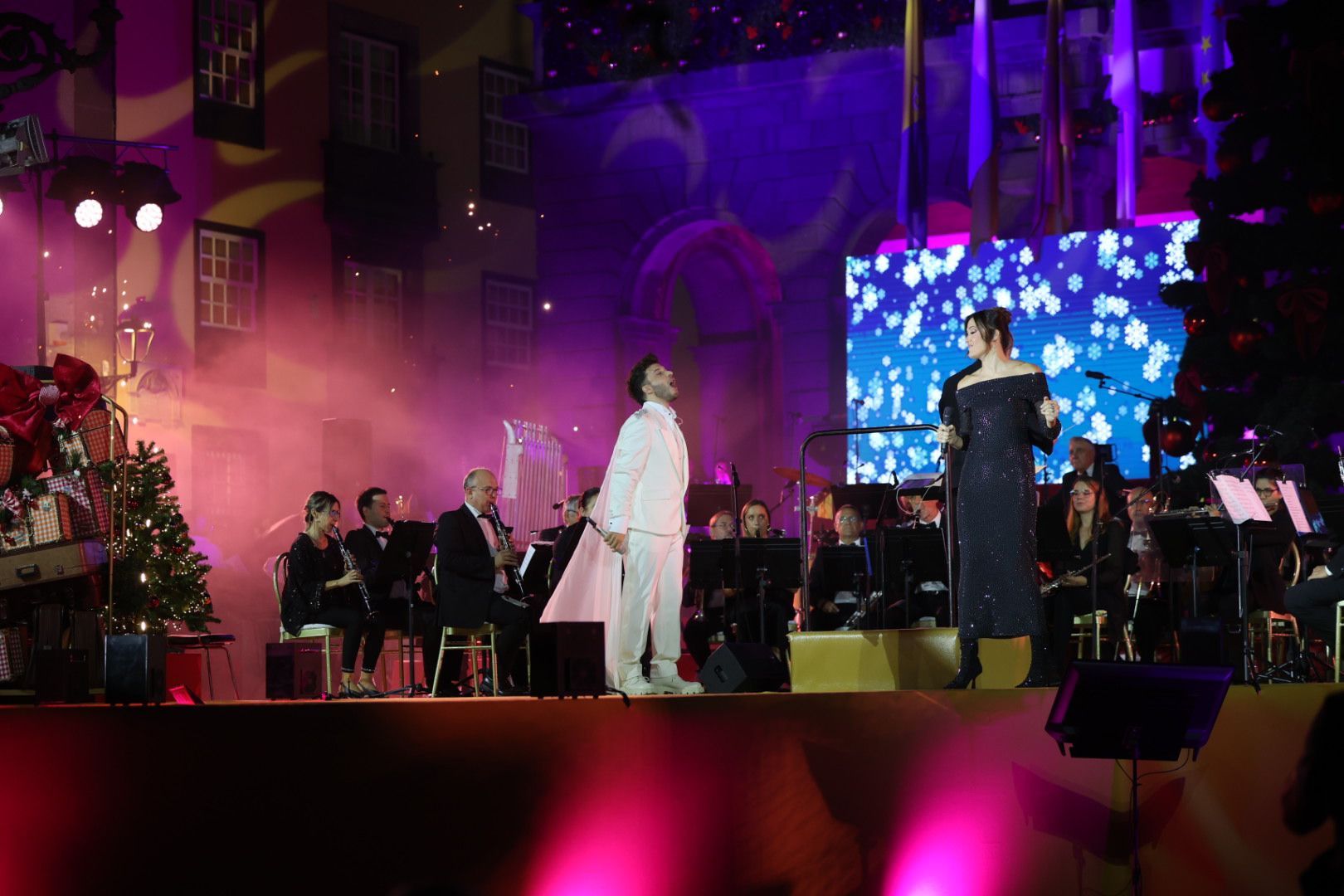Luces, magia y música en el encendido navideño de la capital