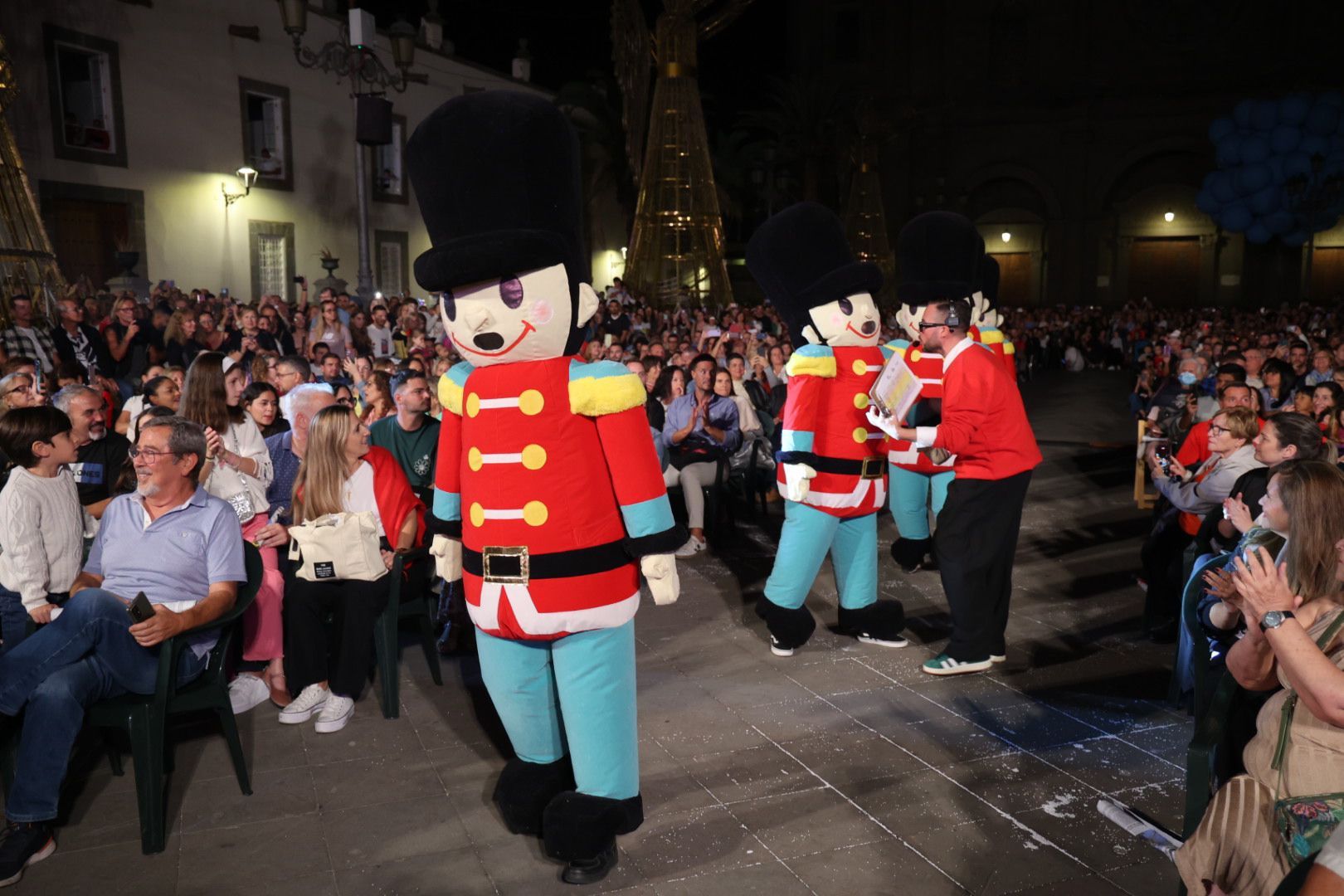 Luces, magia y música en el encendido navideño de la capital