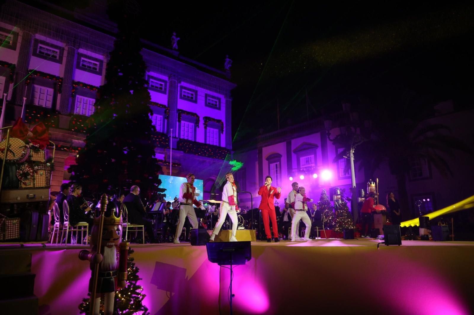 Luces, magia y música en el encendido navideño de la capital