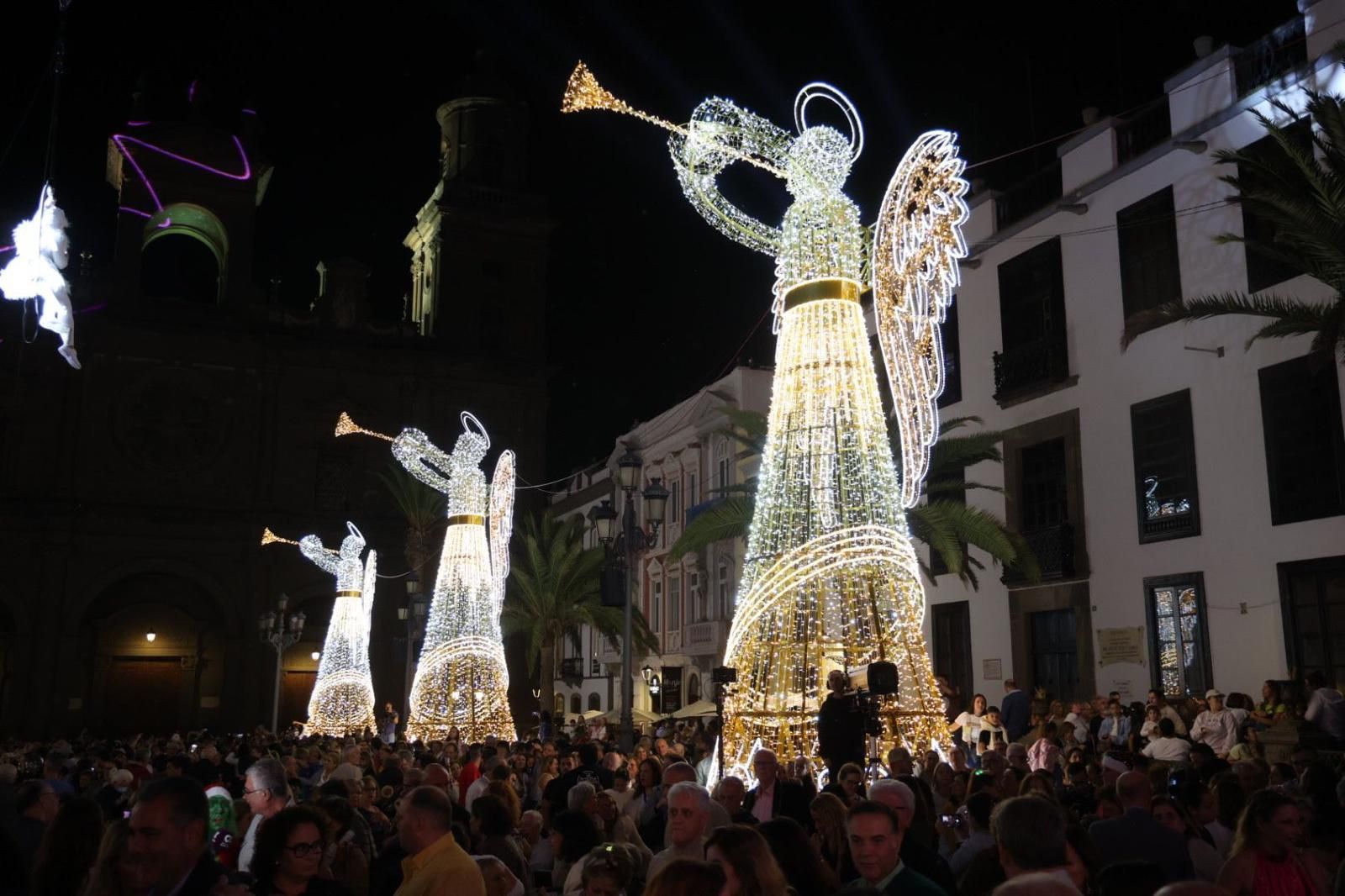 Luces, magia y música en el encendido navideño de la capital