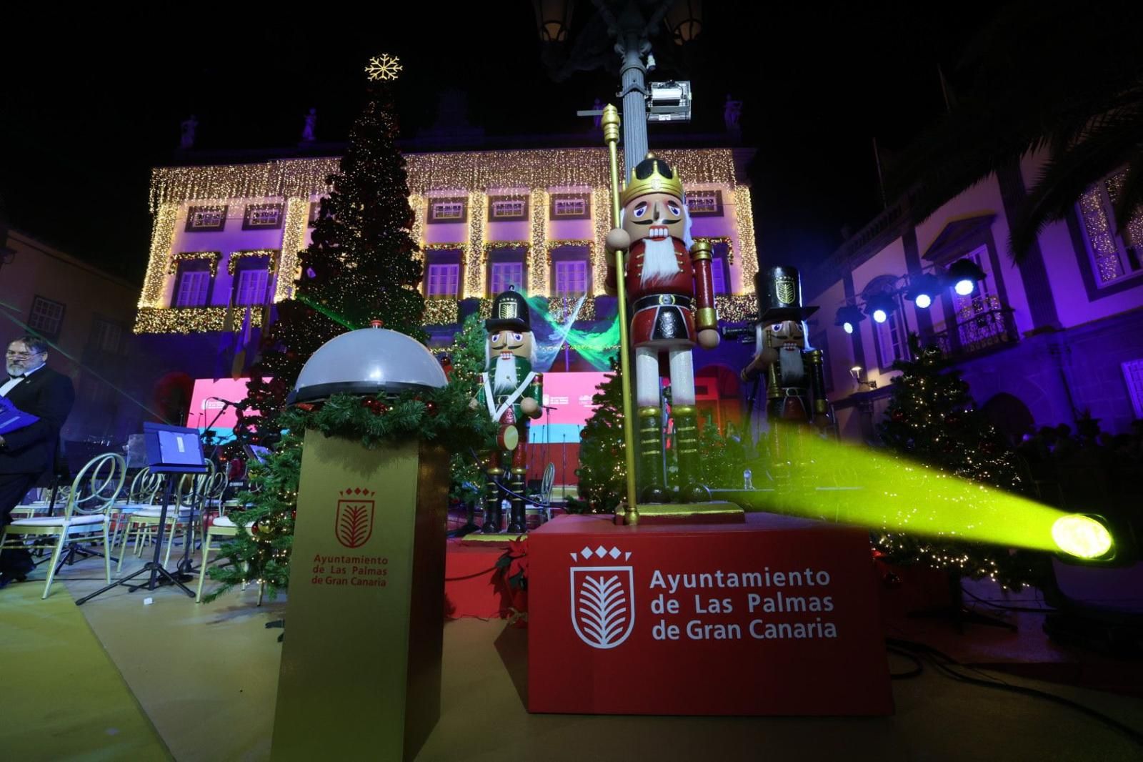Luces, magia y música en el encendido navideño de la capital