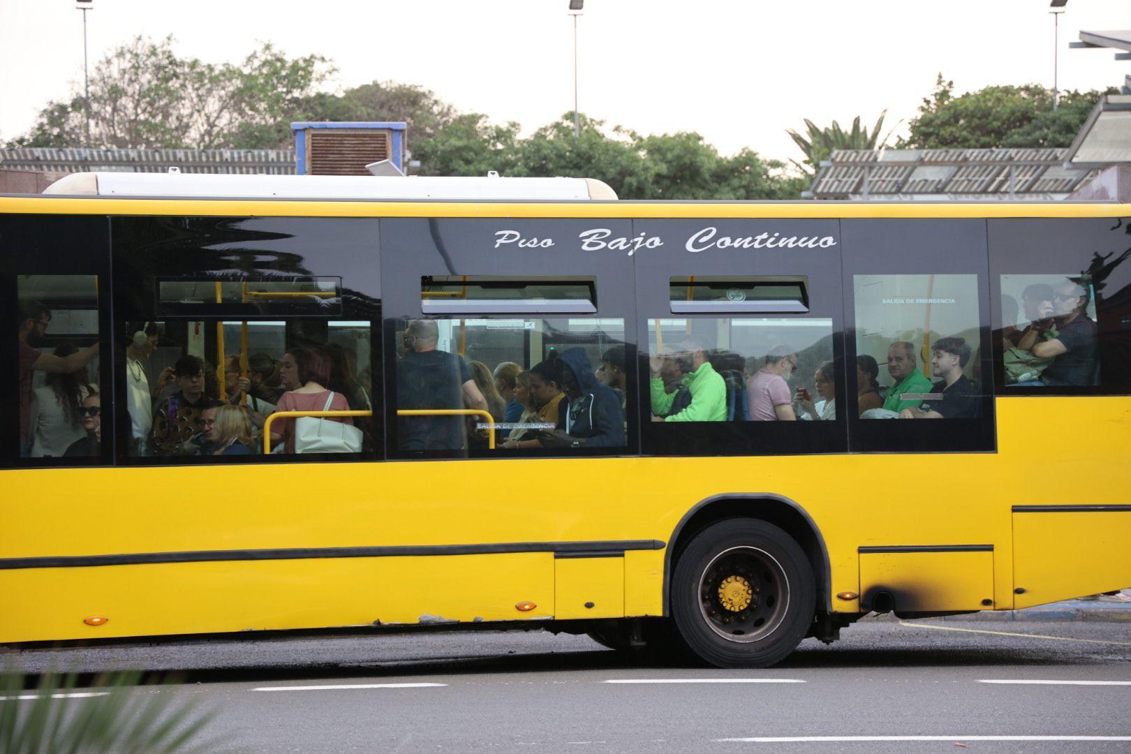 La huelga de transportes de la capital grancanaria, en imágenes