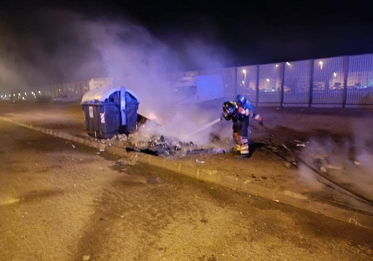 Imagen de archivo de uno de los incendios provocados por el primer detenido en Arrecife.