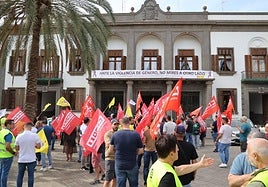 Las imágenes de la protesta de transporte de viajeros en la Delegación del Gobierno