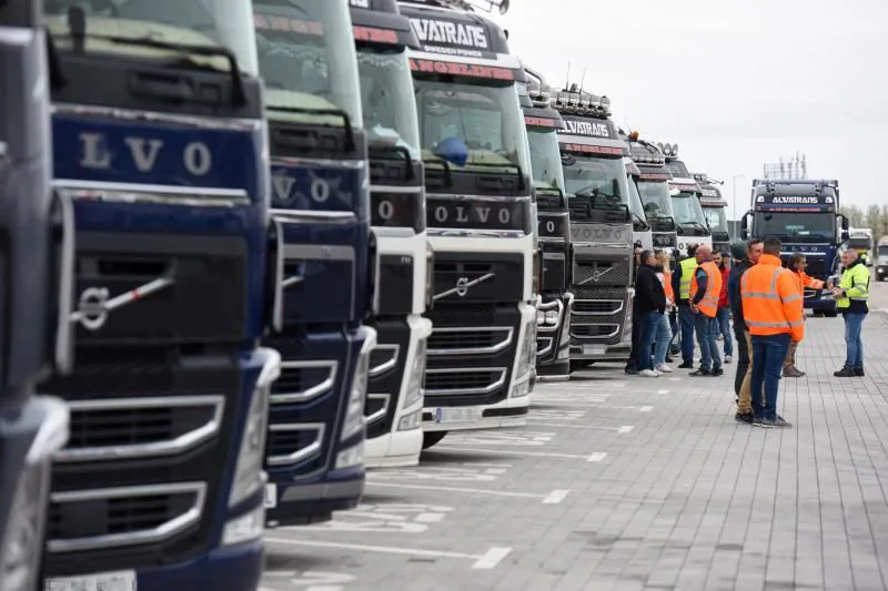 Los presupuestos canarios 'mutilan' la ayuda al gasóleo profesional y levantan en armas a los transportistas