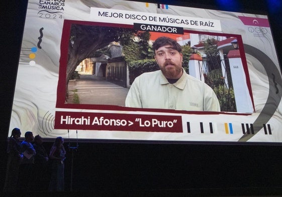 Hirahi Afonso agradeció sus premios desde México, donde está como parte de la gira del grupo Olga Cerpa y Mestisay.