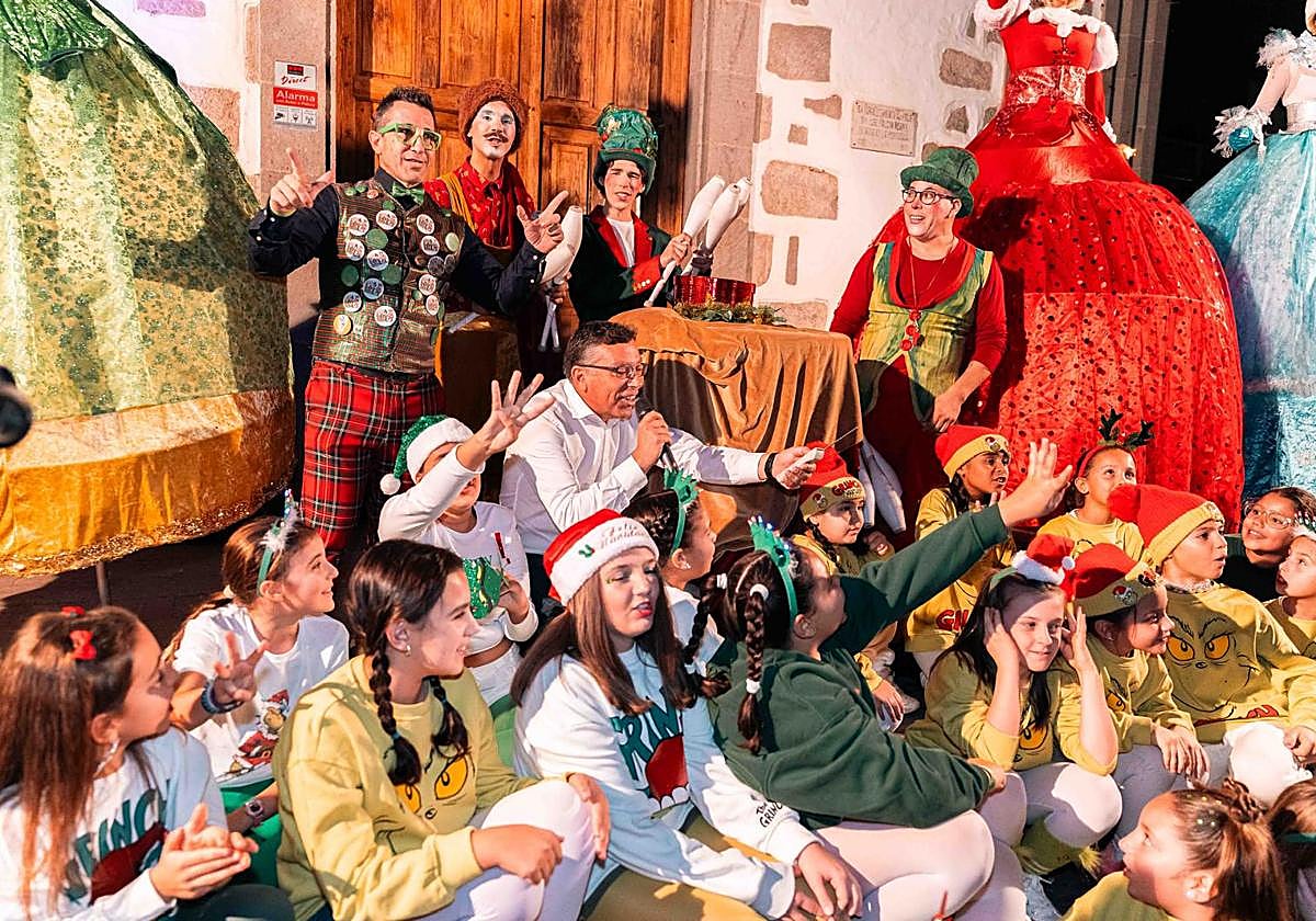 El encendido de las luces llenó de magia las calles de Valsequillo.