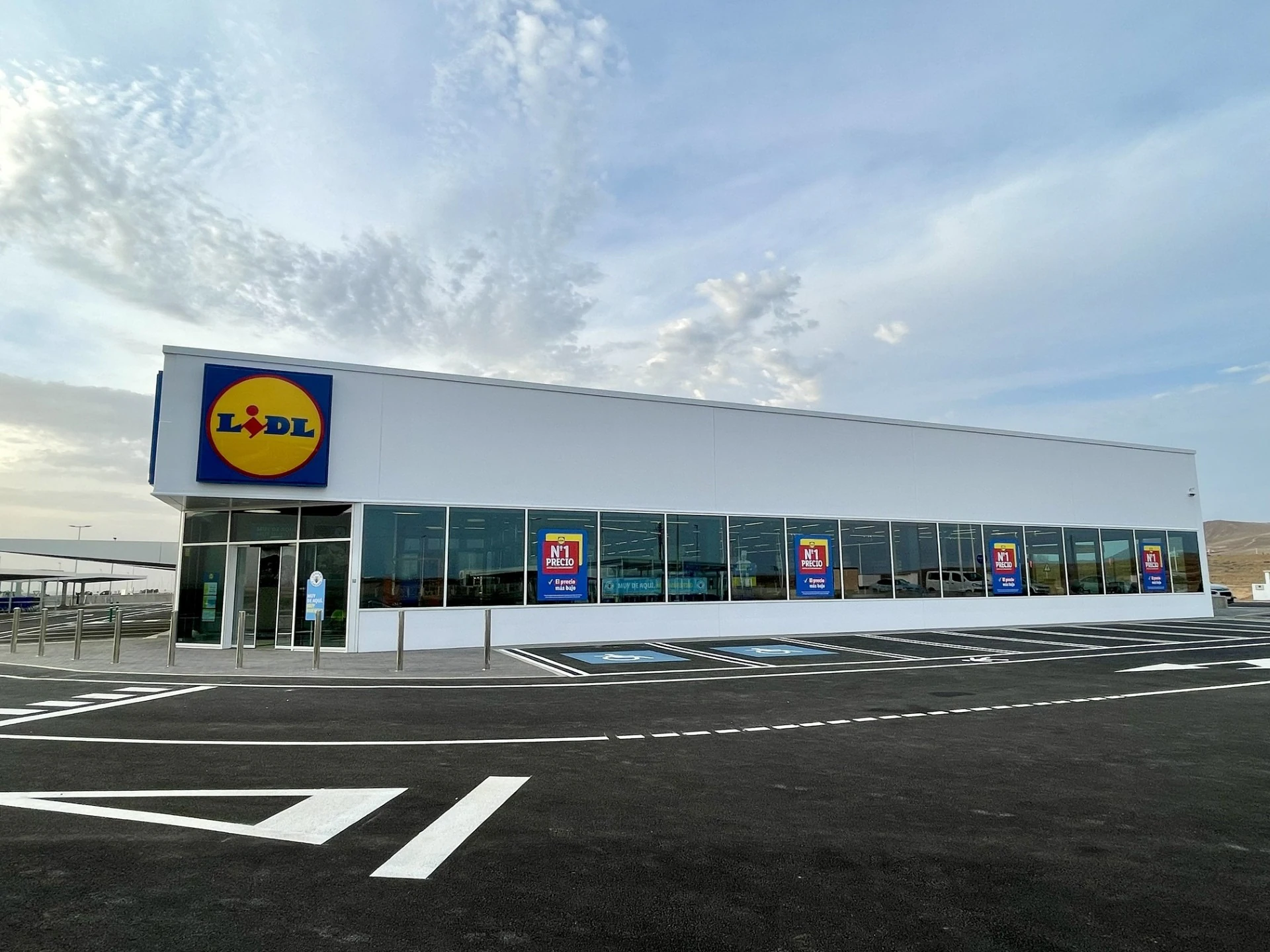 Exterior tienda Lidl Canarias.