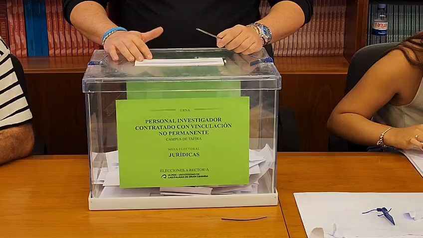 Los equipos técnicos esperan el recuento de votos