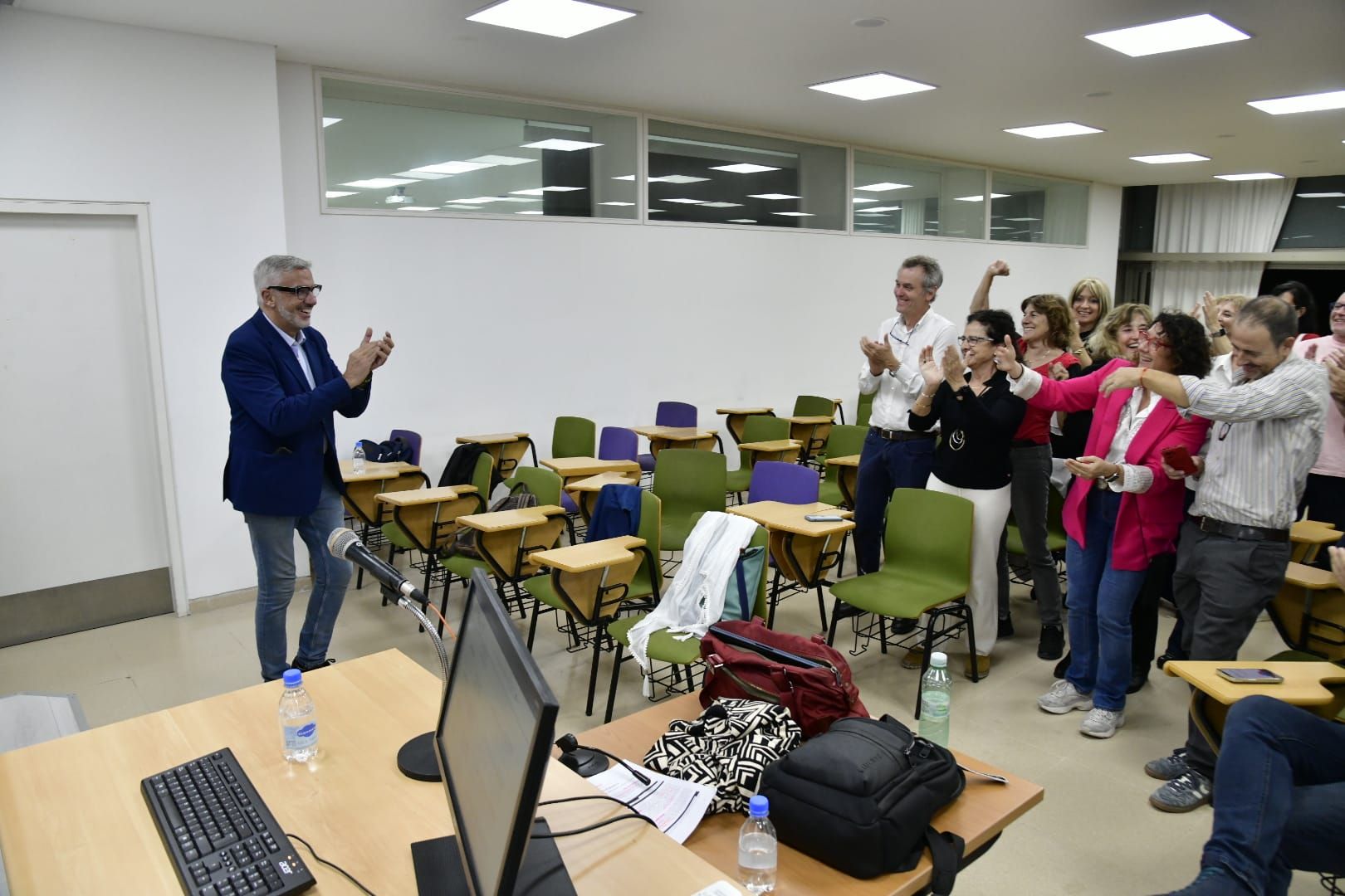 Los equipos técnicos esperan el recuento de votos