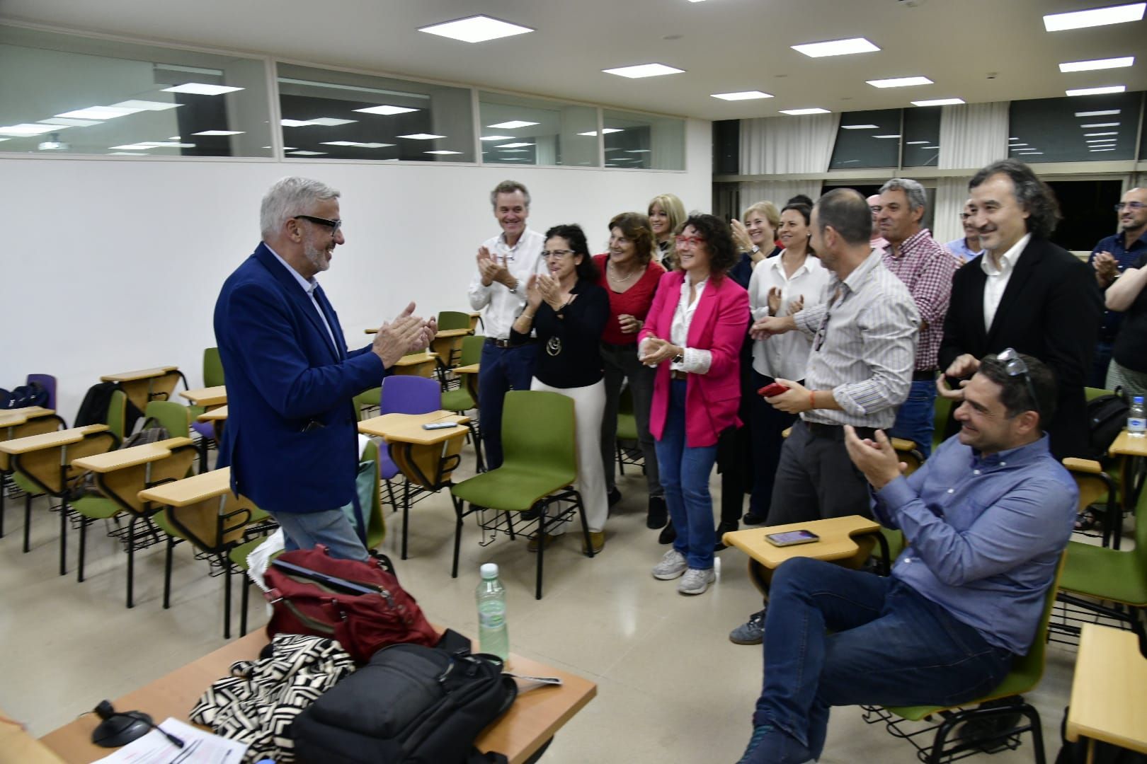 Los equipos técnicos esperan el recuento de votos