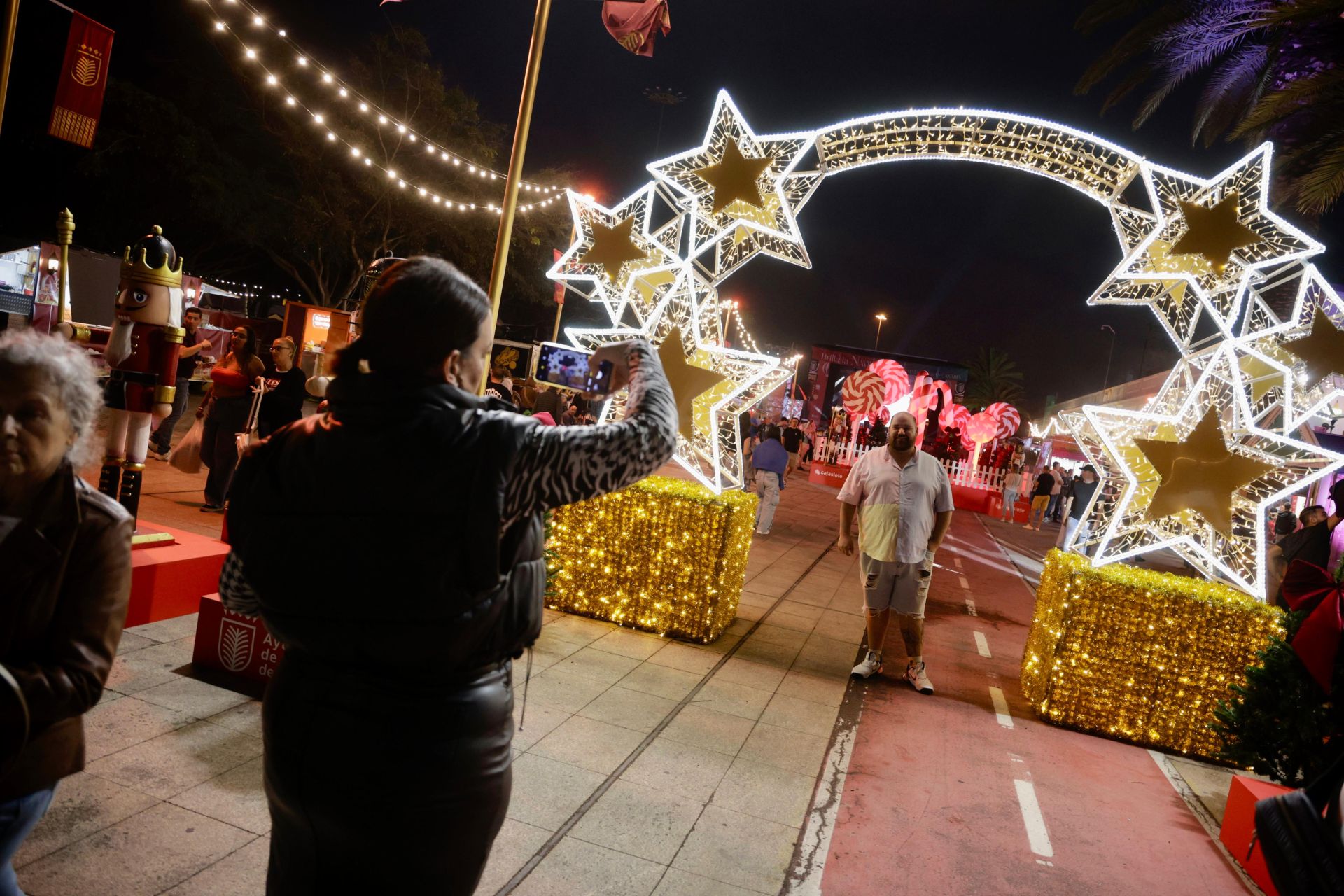 El primer día de la feria de Navidad en la capital grancanaria, en imágenes