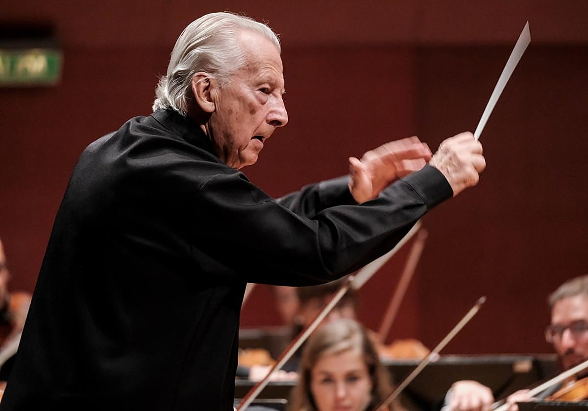 El director Günther Herbig.