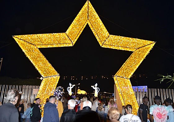 Imagen de una de las luces ubicadas en el Parque del Sur en Maspalomas.