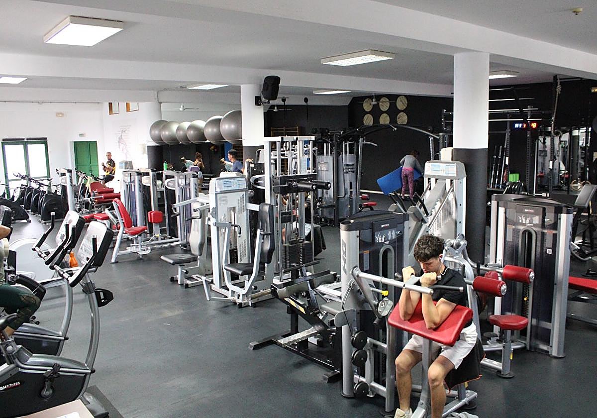 Gimnasio de Tinajo con su nuevo material.