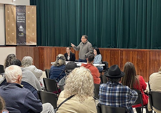 Reunión con los beneficiarios de las ayudas para rehabilitar viviendas.