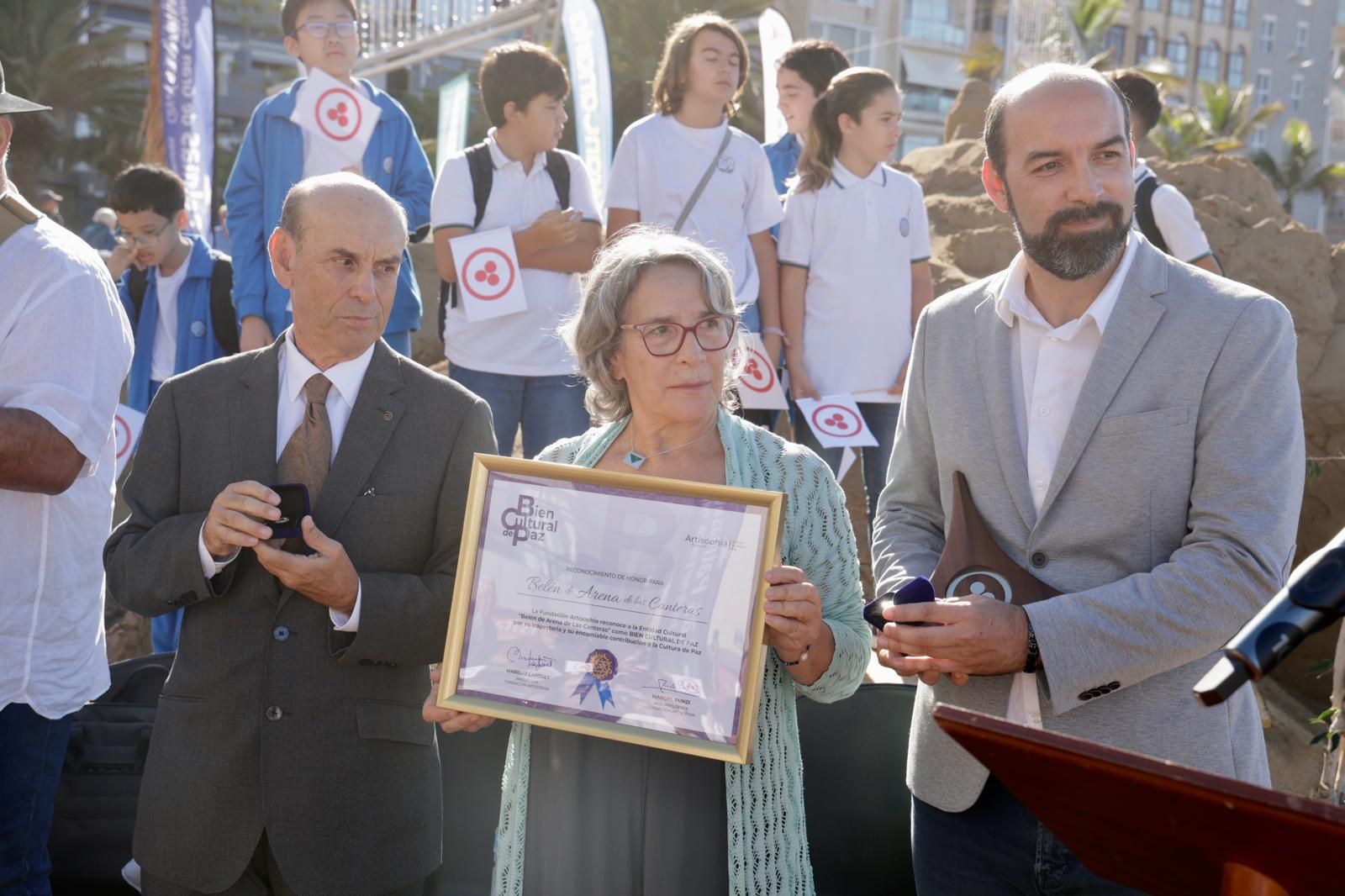 Las imágenes de reconocimiento al belén de arena como Bien Cultural de la Paz