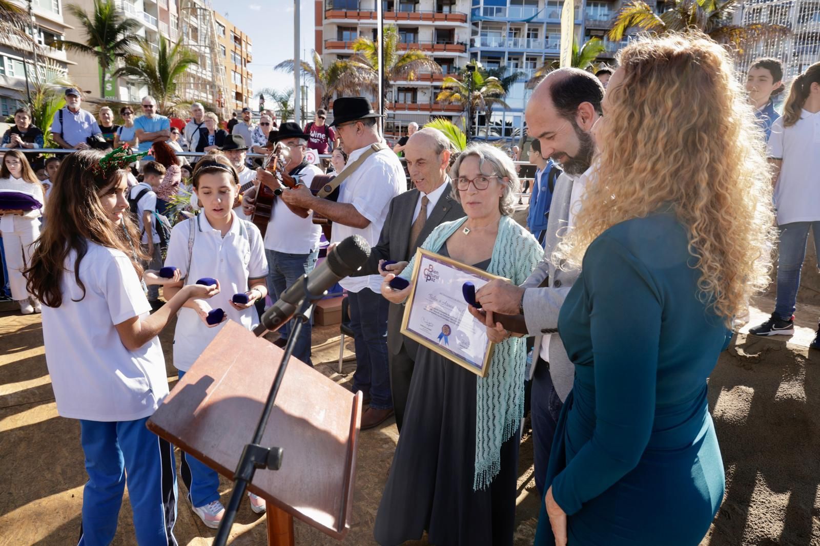 Las imágenes de reconocimiento al belén de arena como Bien Cultural de la Paz
