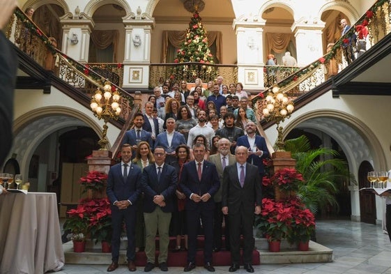 Representantes de la Fundación Amurga, de entidades científicas, autoridades locales y premiados en el acto de entrega de las becas.