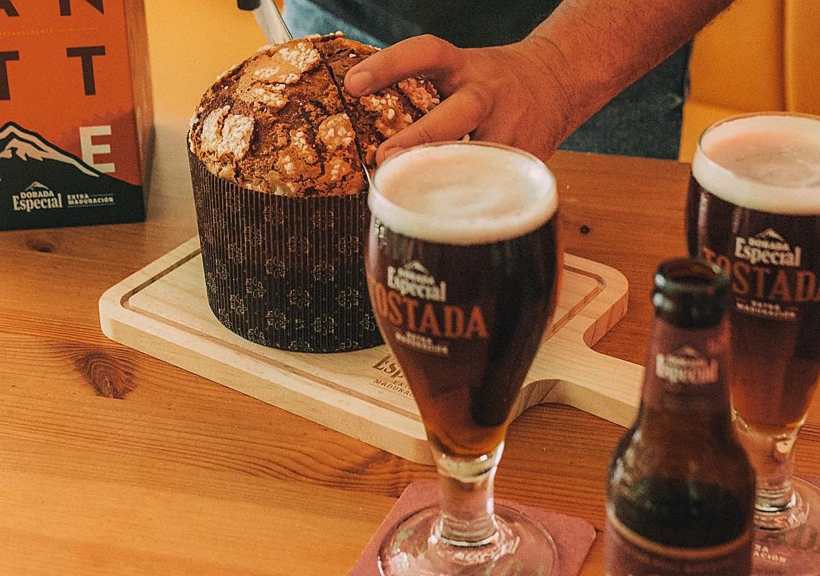 Imagen principal - Dorada Especial y Pastelería Zulay se unen para crear un panettone único elaborado con cerveza