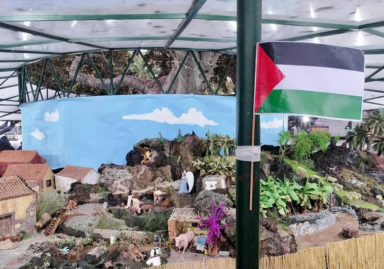 Imagen del Belén de San Telmo cubierto de banderas de Palestina.