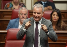 Sebastian Franquis (PSOE), en su intervención en el pleno del Parlamento de Canarias.