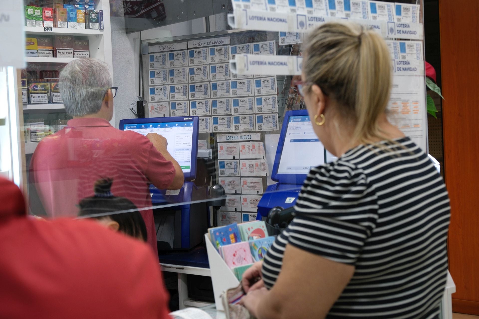 Las imágenes del ambiente en diferentes administraciones de lotería de Gran Canaria