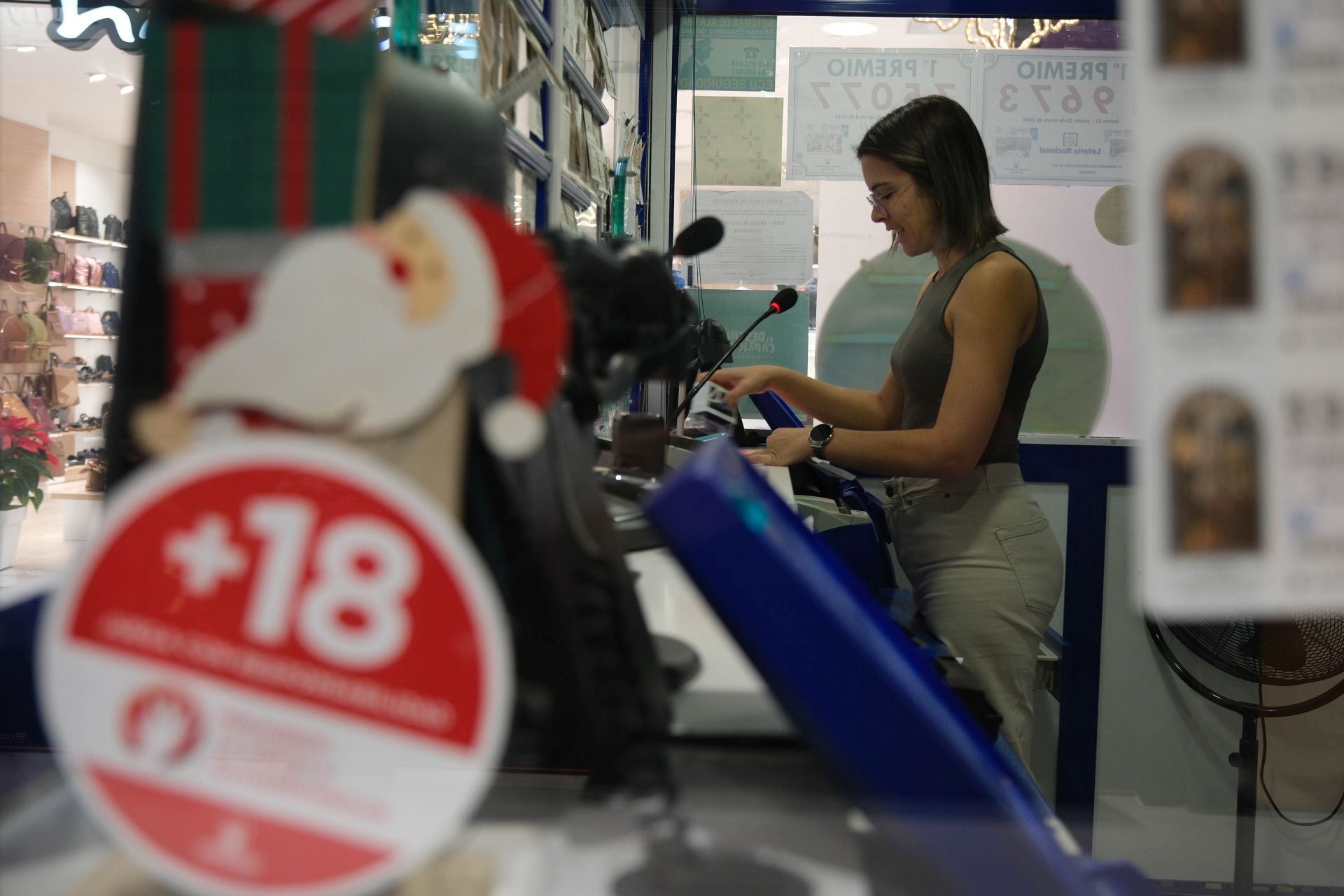 Las imágenes del ambiente en diferentes administraciones de lotería de Gran Canaria