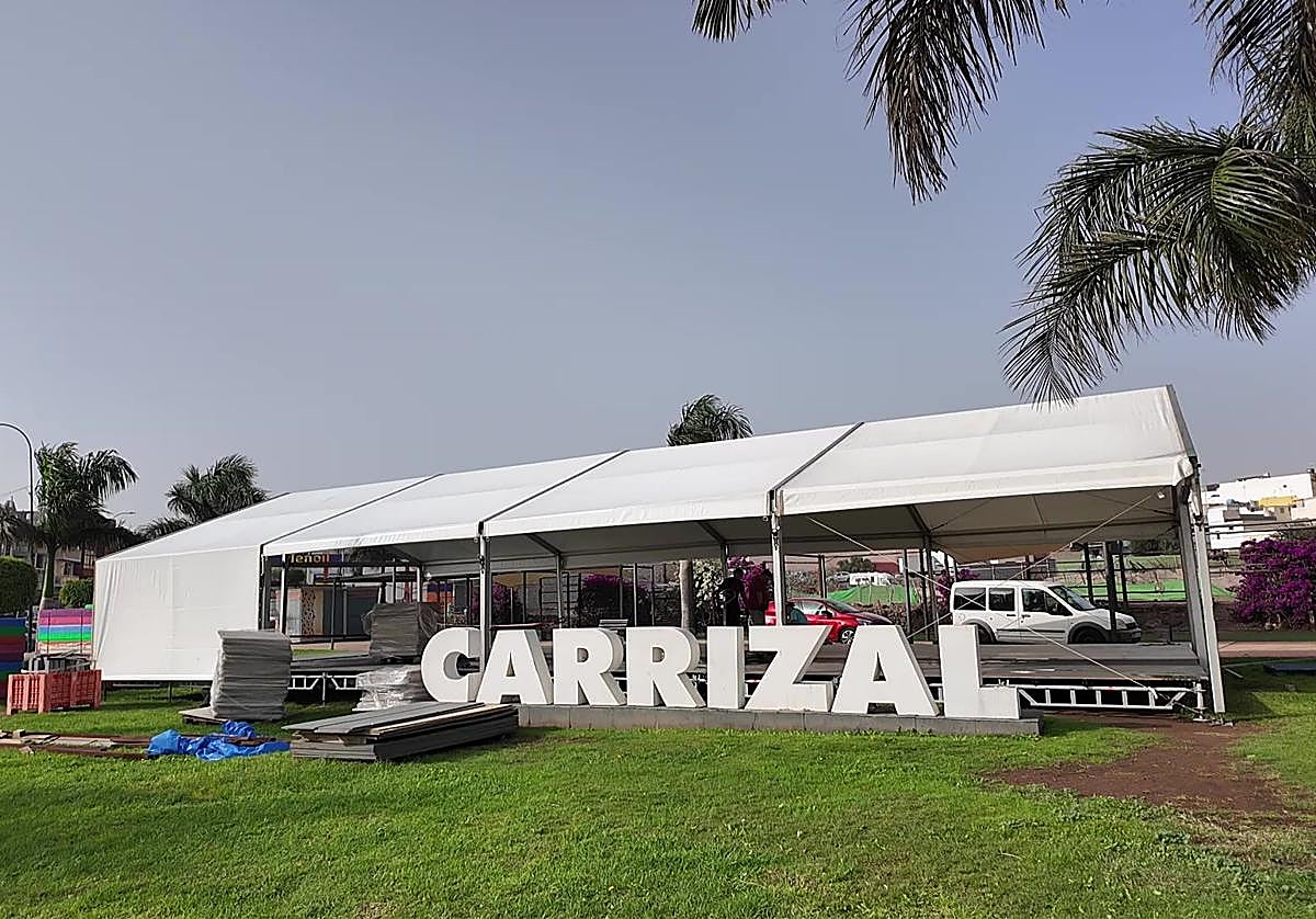 Montaje de la pista de patinaje en Carrizal.