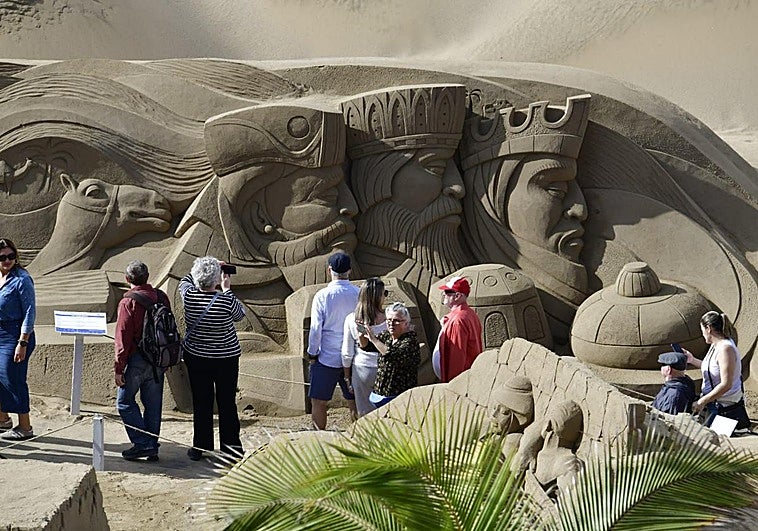 El belén da arena de Las Canteras en Navidad.