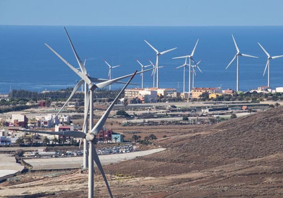 Aerogeneradores en el entorno del Polígono Industrial de Arinaga.