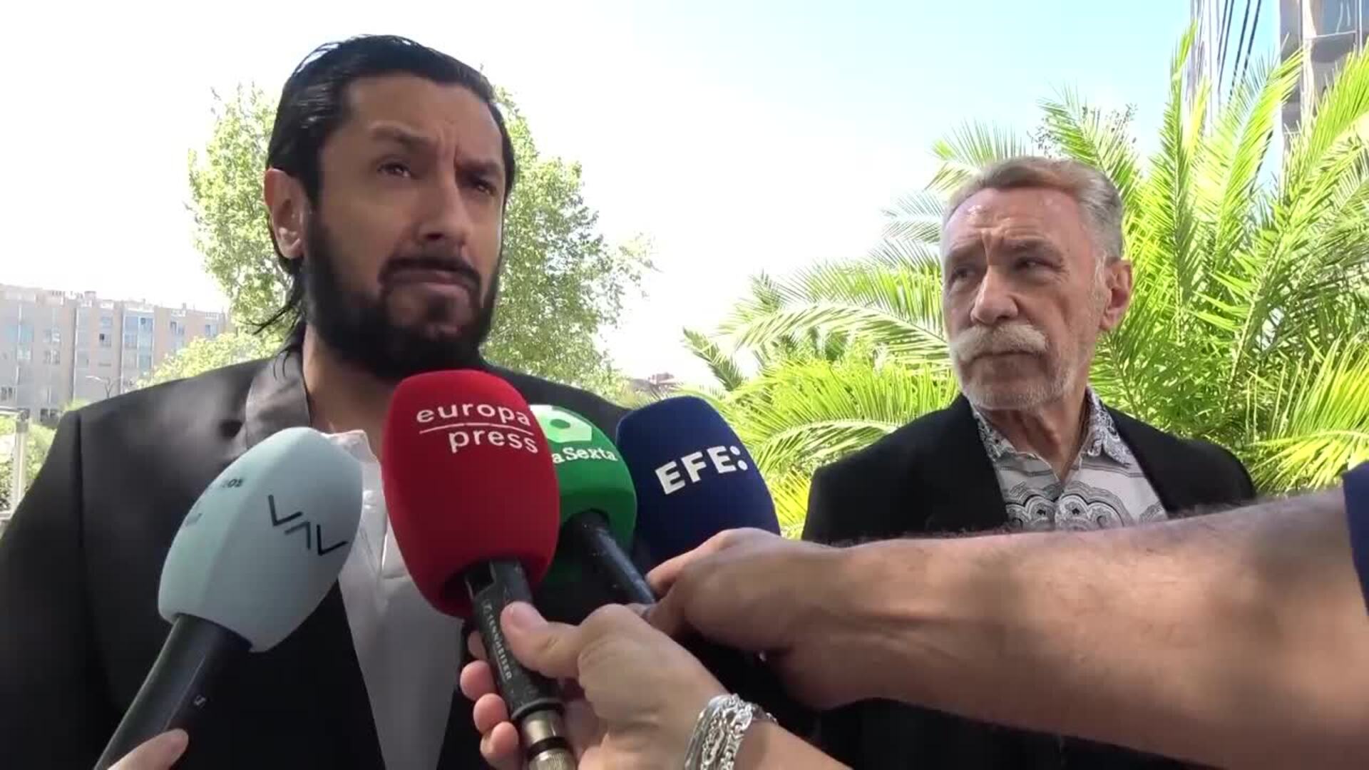 Rafael Amargo, acude a firmar a la Audiencia