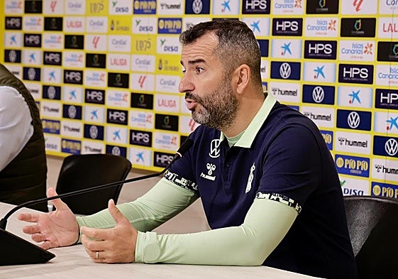El entrenador de la UD Las Palmas, Diego Martínez, en rueda de prensa.