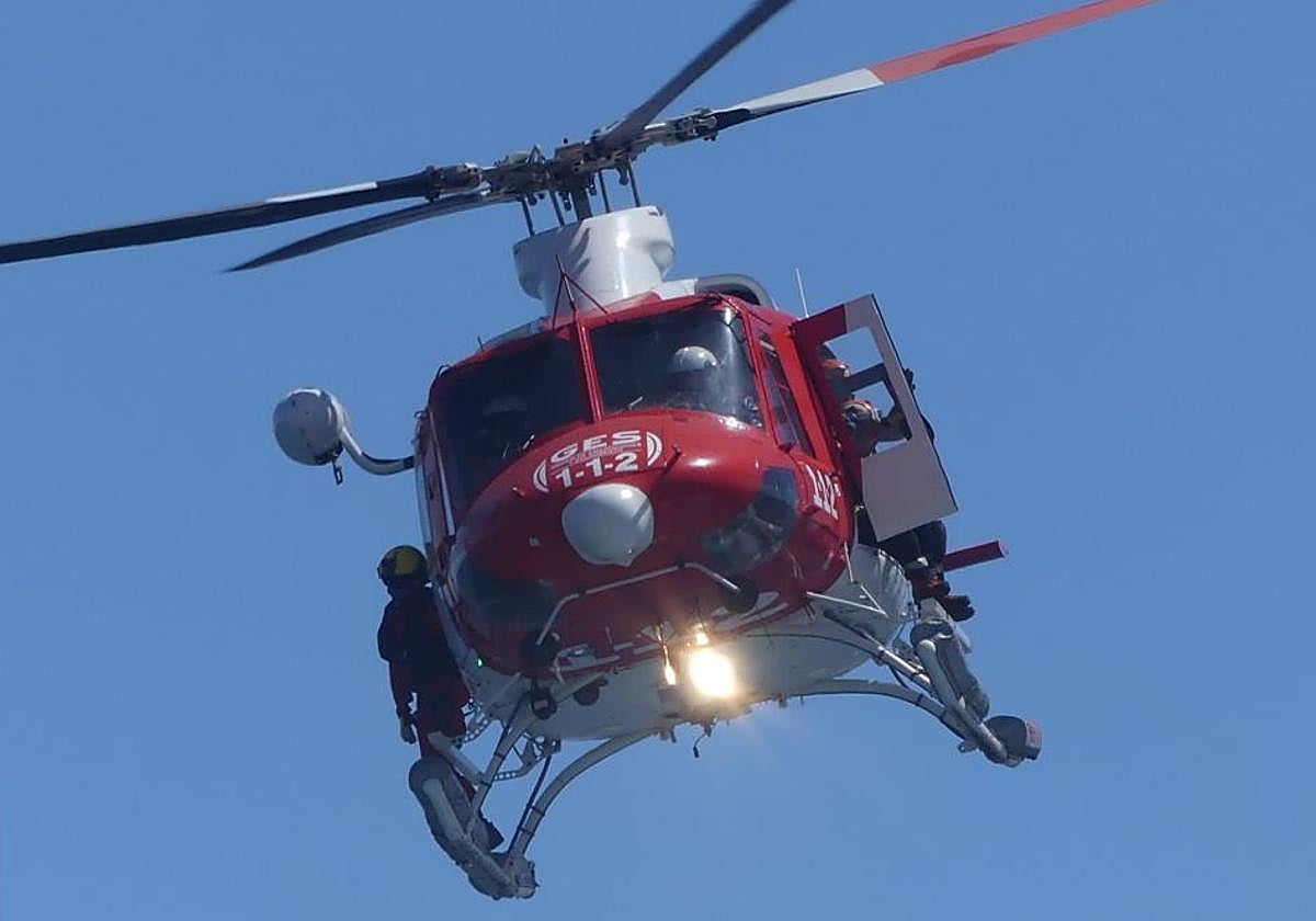 Helicóptero del Grupo de Emergencias y Salvamento (GES).