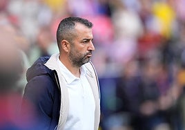 Diego Martínez, crítico con sus jugadores al término del partido.