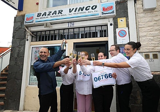 El Bazar Vinco, en La Atalaya de Santa Brígida, celebra el segundo premio.