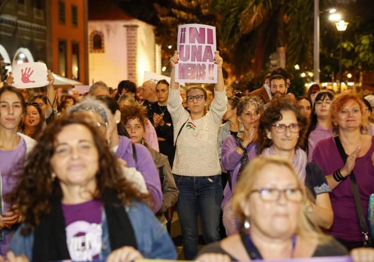 Imagen de archivo de una manifestación por el 25N, contra las violencias machistas, en la capital grancanaria.