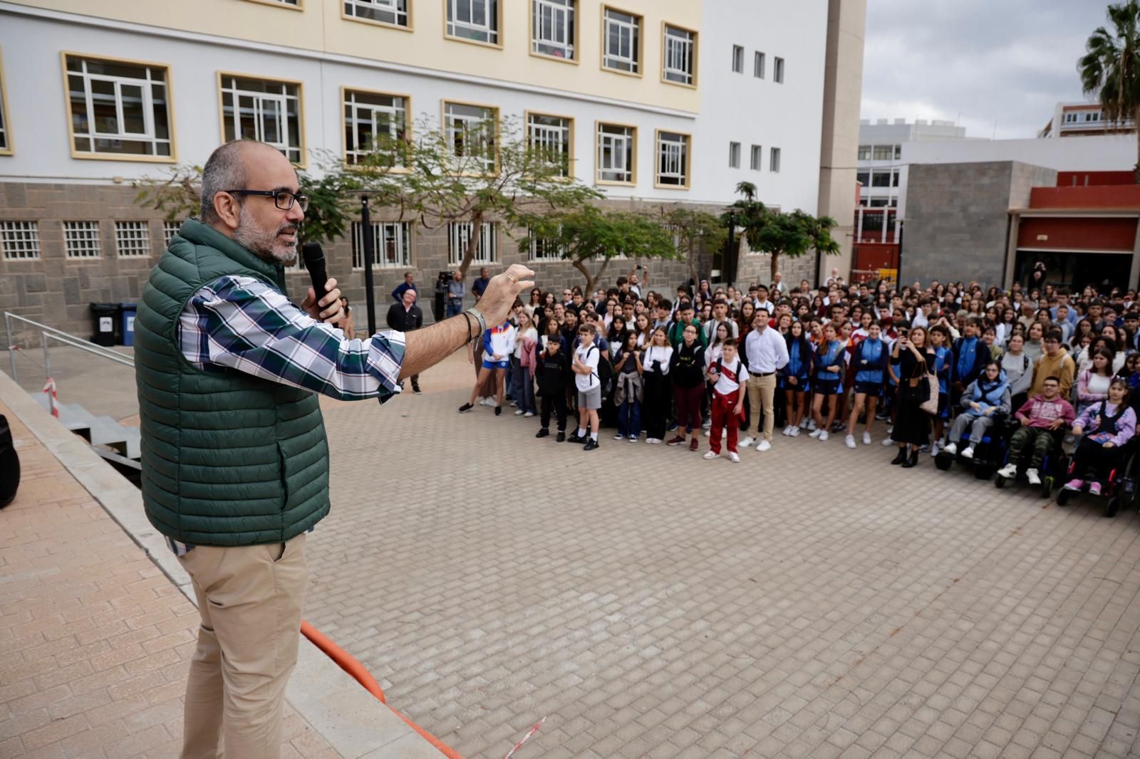800 estudiantes participan en el concurso de redacción del Claret
