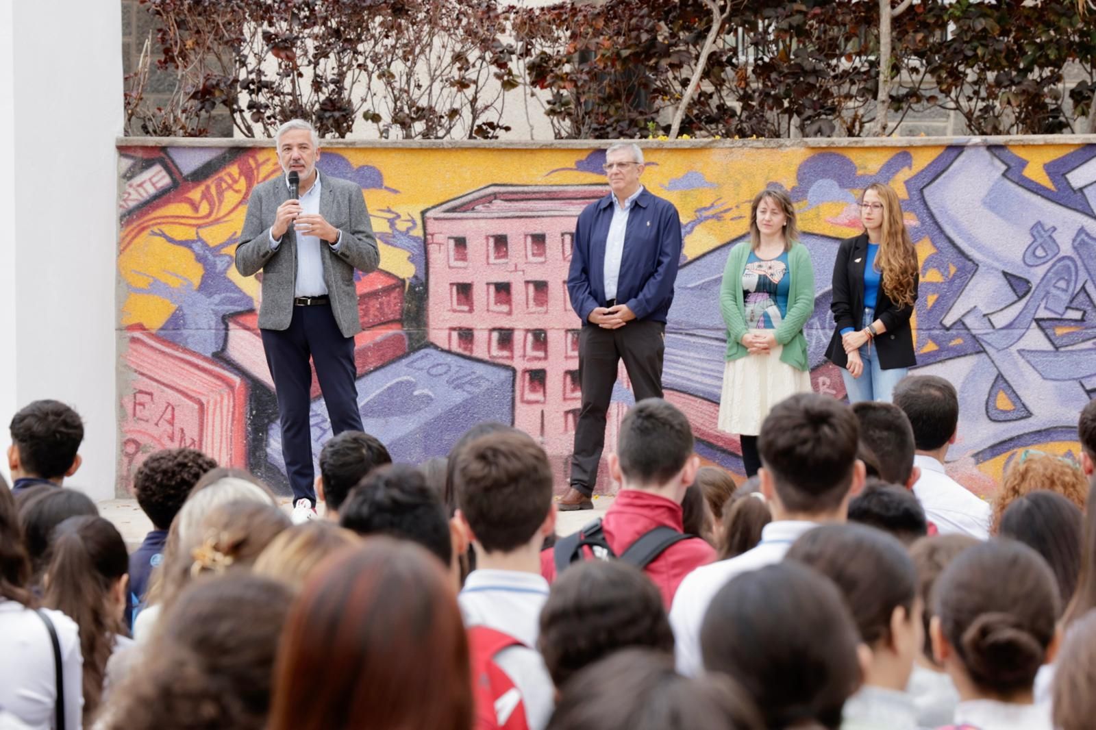 800 estudiantes participan en el concurso de redacción del Claret