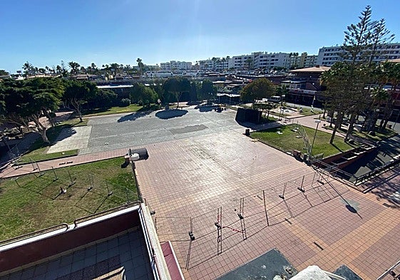 Vista de la plaza de la Diversidad, el espacio centro del Yumbo, todavía acordonado.
