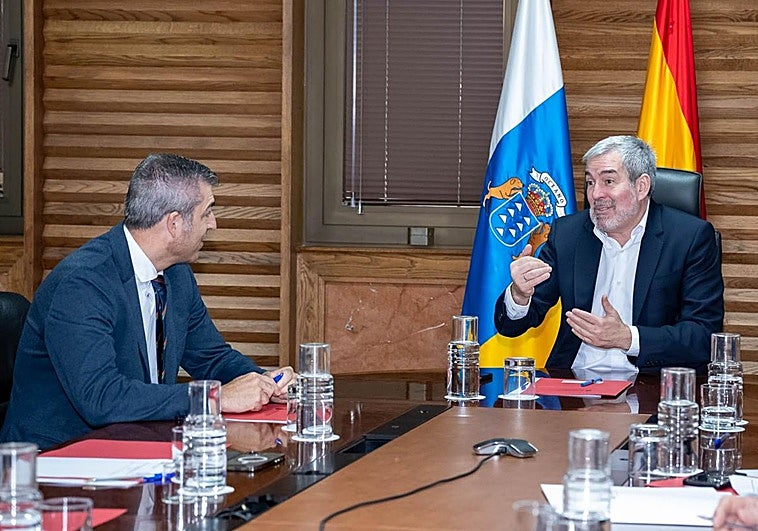 El presidente de Canarias, Fernando Clavijo, y el vicepresidente del Ejecutivo canario, Manuel Domínguez, durante el Consejo de Gobierno de este lunes.