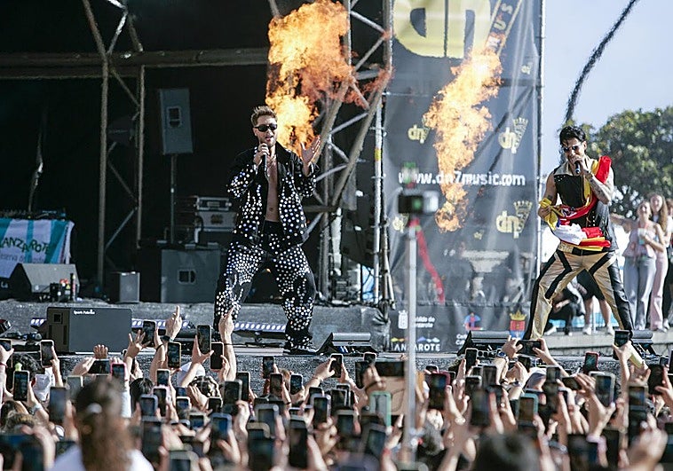 Espectáculo diurno para el primer capítulo de la temporada 3 de 'La Reina del Flow'.