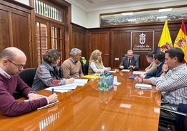 Imagen de la reunión mantenida este lunes entre Obras Públicas y el Ayuntamiento de Gáldar.