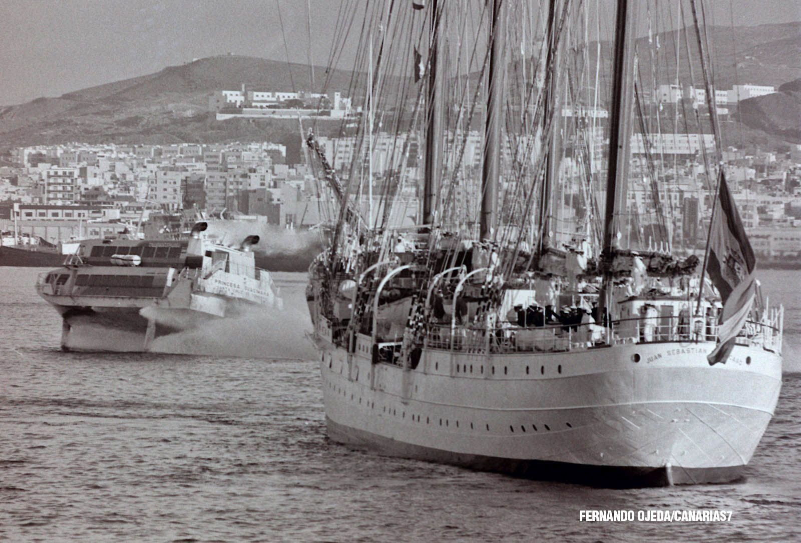 Una mirada al pasado cuando Felipe VI llegó a Canarias en el Elcano