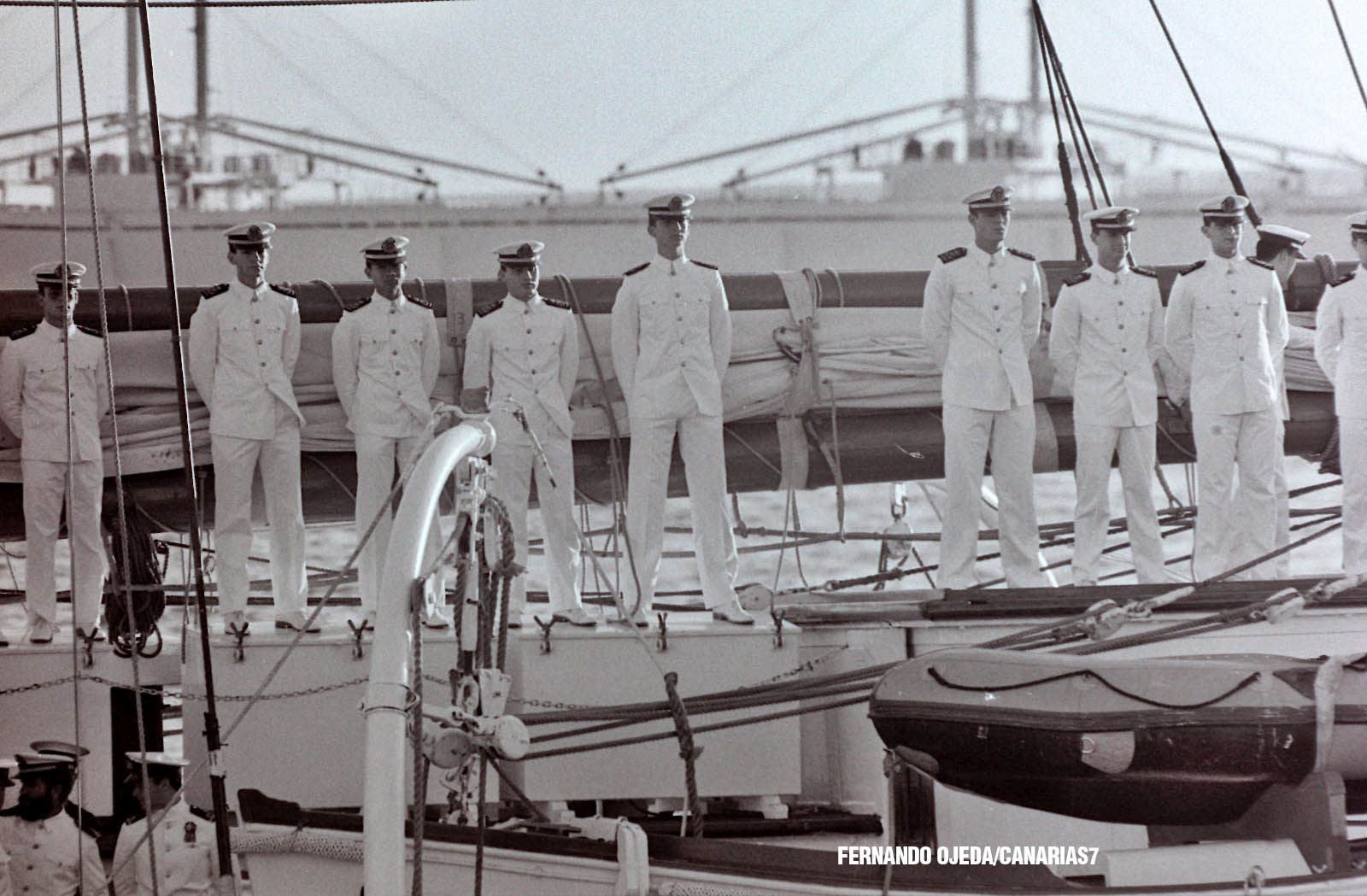 Una mirada al pasado cuando Felipe VI llegó a Canarias en el Elcano