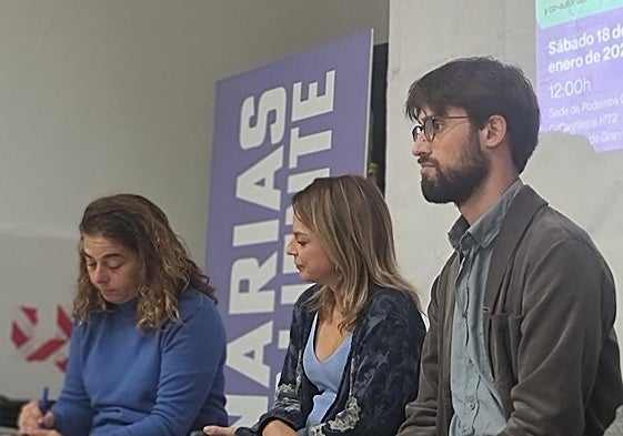 Los líderes de Podemos, en el acto decelbrado en su sede en la capital grancanaria.