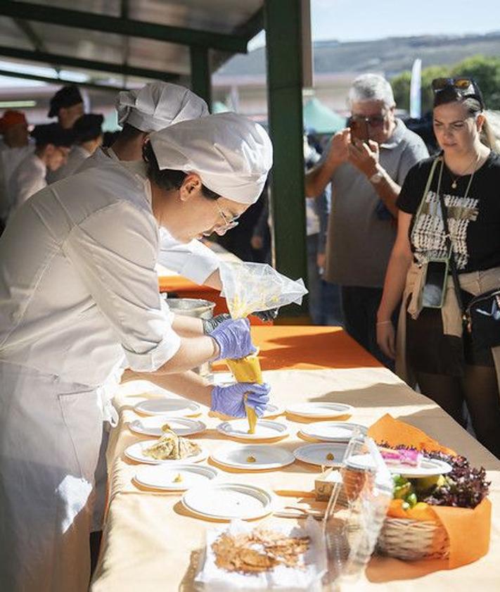 Imagen secundaria 2 - Qué tenderete de carne de baifo con quesos