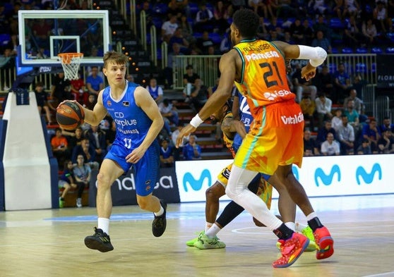 Ziga Samar dirige el juego en su etapa en el Fuenlabrada.